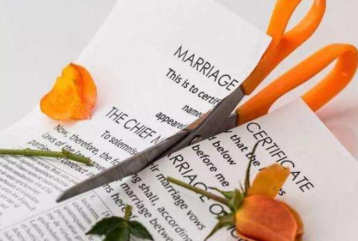 出轨一方起诉离婚法院怎么判?我国新婚姻法如何判定出轨?