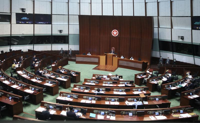 香港立法会通过国歌条例草案 建制派议员：应有之义