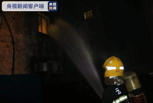 云南大理一烧烤店起火 老板未疏散店内顾客被行拘5天
