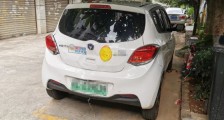 桂林一妈妈倒车时不慎撞死自己的孩子 车后贴有“实习”标志