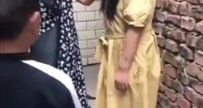 四川乐山未成年女孩遭7人欺凌并拍视频 警方：已介入