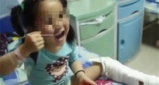 2015年，重庆5岁双胞胎被爷爷割断脚筋，原因：儿子曾打过我一拳
